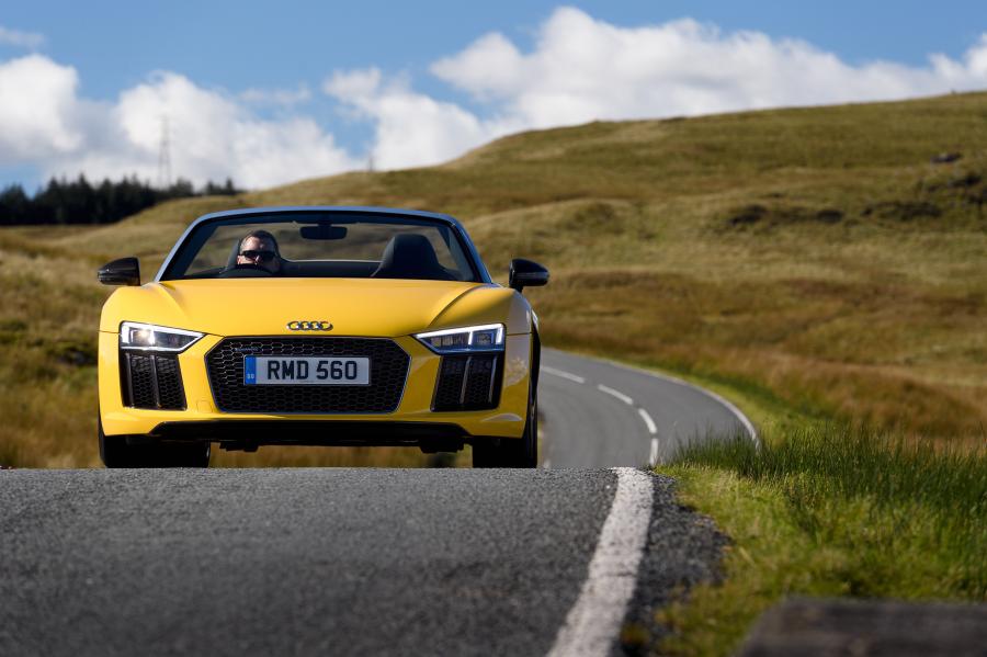  Audi R8 Spyder V10 2016 года  (UK) (фото 7 из 40)